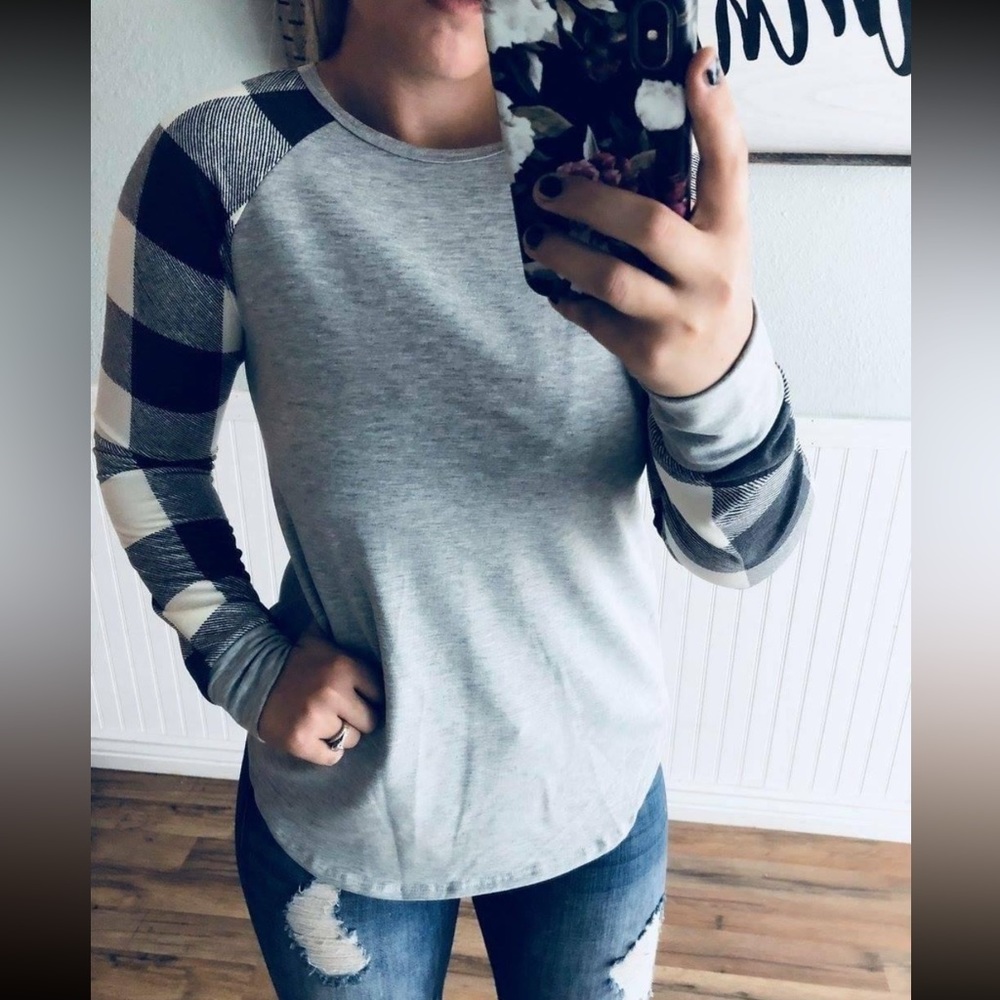 Buffalo Plaid Colorblock Long Sleeve Shirt.  Women’s XL Raglan Shirt.